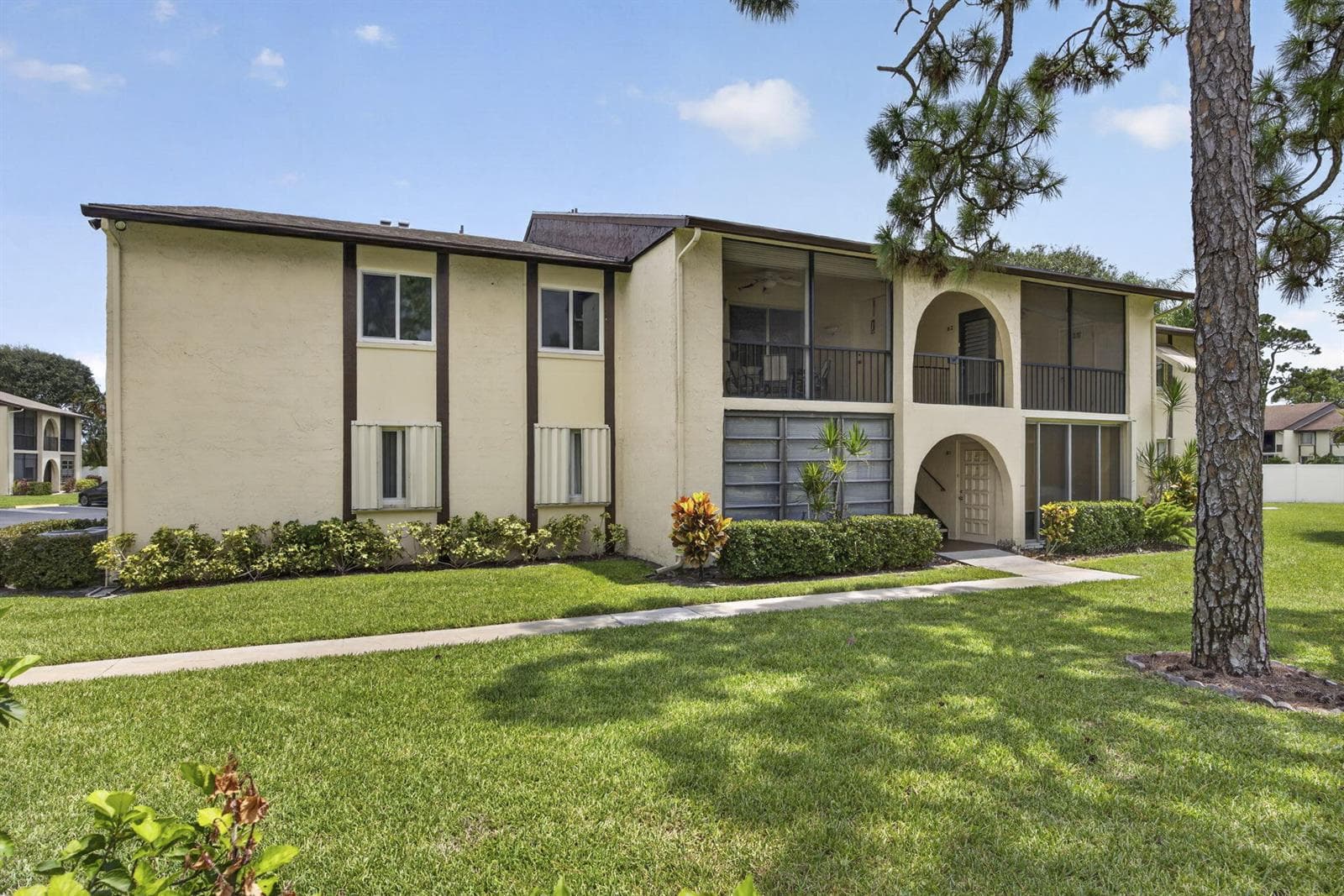 3625 LA AIRES Court # C-1, FL 33463 photo 2