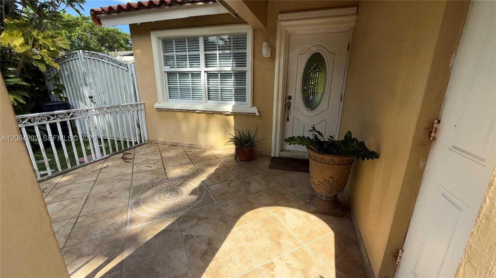 1542 SW 138th Ct, Miami, FL 33184 photo 2