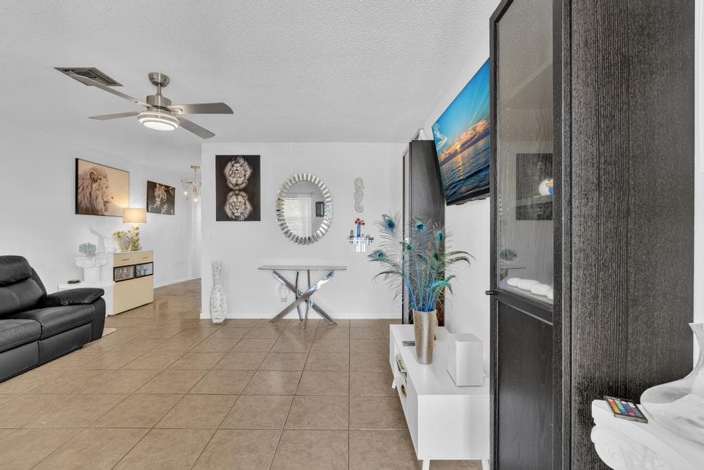 560-564 NE 35th Street, Oakland Park, FL 33334 photo 3