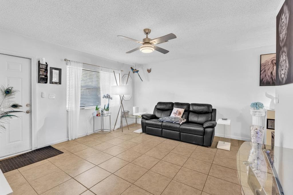 560-564 NE 35th Street, Oakland Park, FL 33334 photo 5
