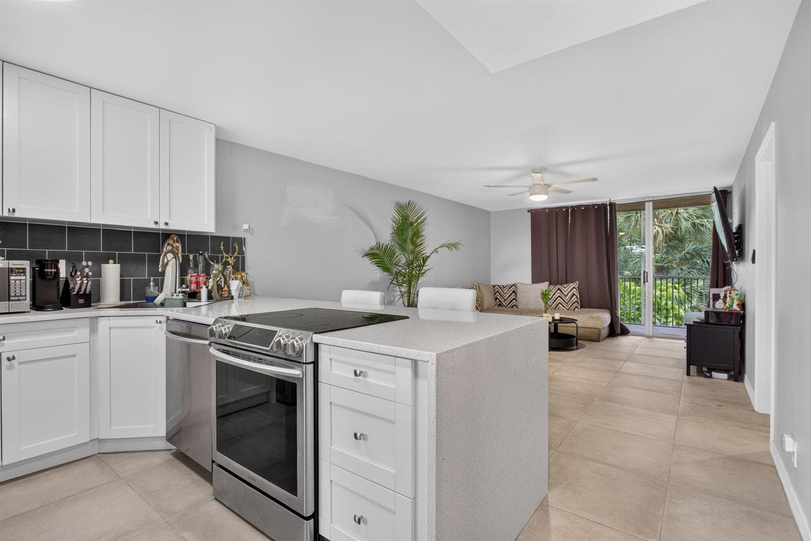 3301 NW 47th Terrace # 308, Lauderdale Lakes, FL 33319