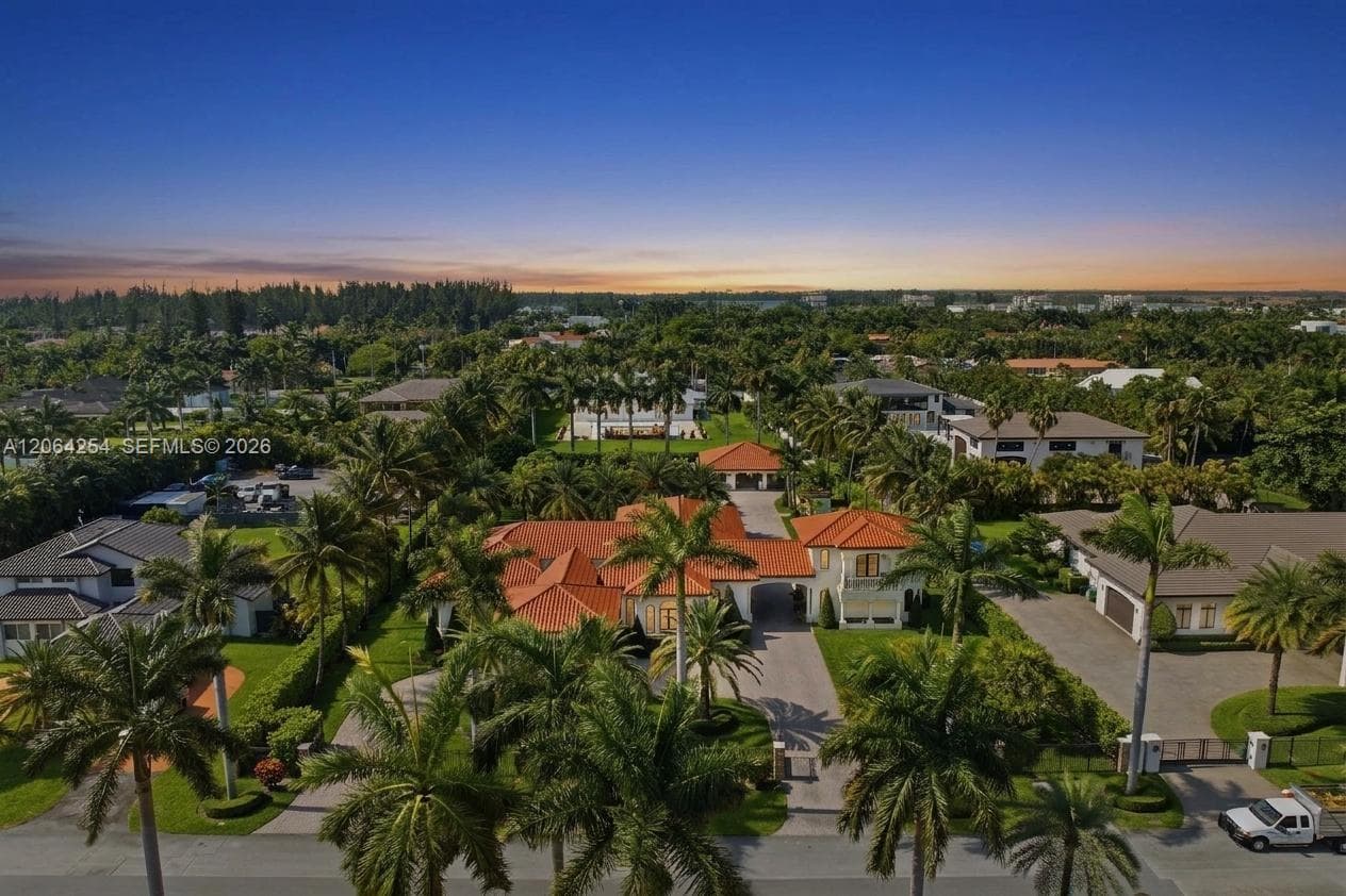 10181 NW 131st St, Hialeah Gardens, FL 33018