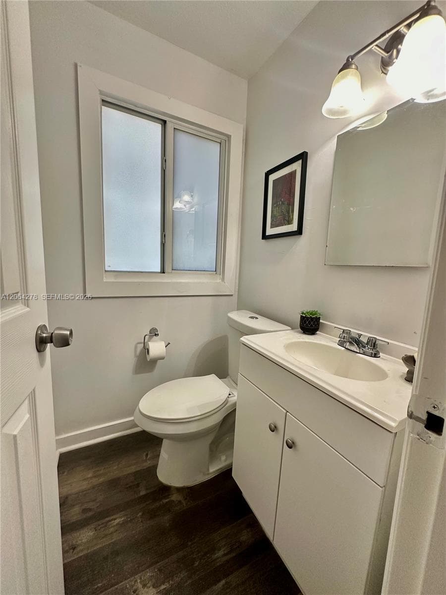 3611 OAK AV, Miami, FL 33133 photo 5