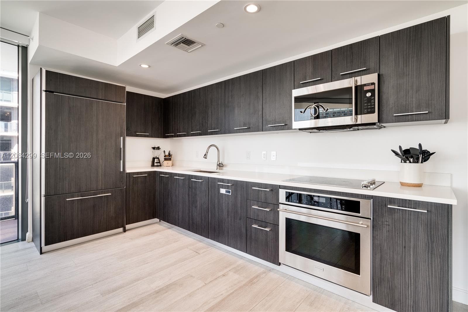 45 SW 9th St # 2306, Miami, FL 33130 photo 3