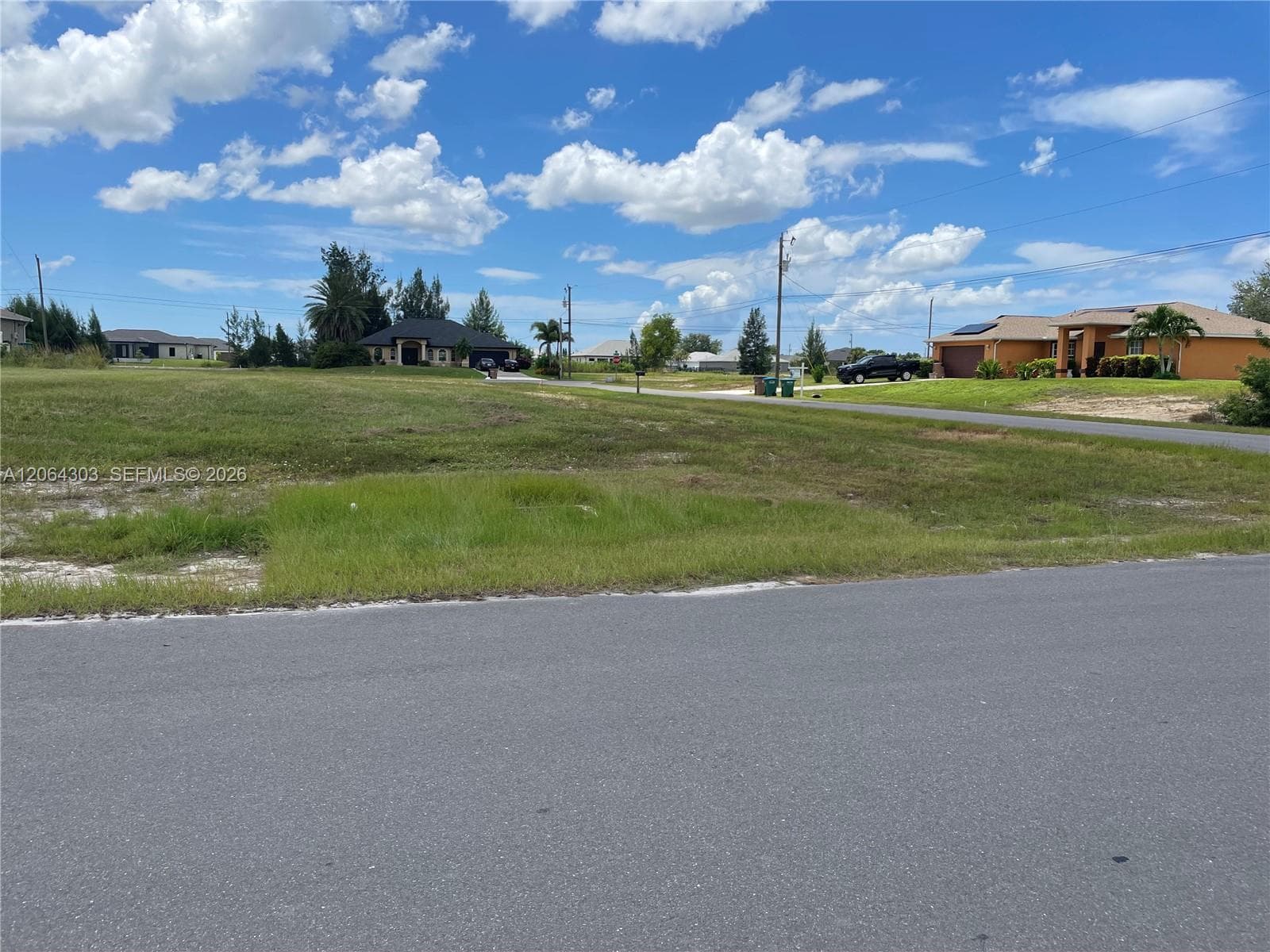 216 NE 9th Terr, Cape Coral, FL 33909 photo 2