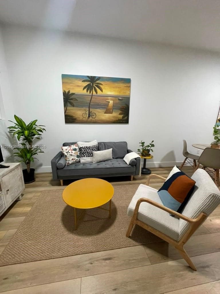 1534 NW 1st St # 204, Miami, FL 33125 photo 2