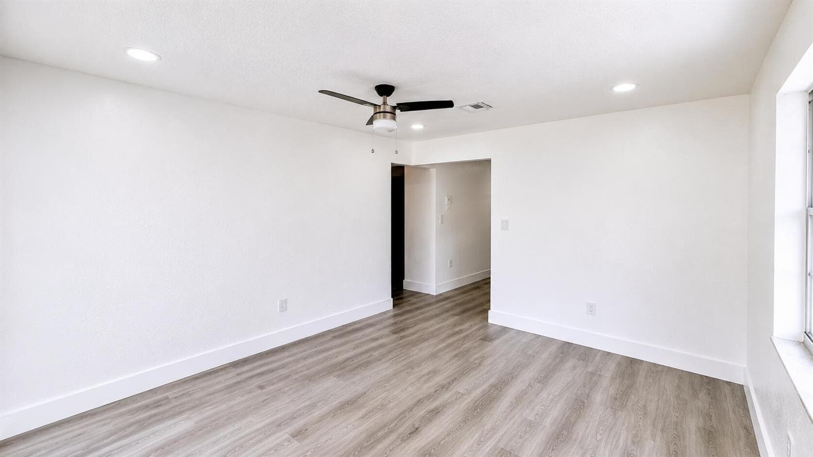 528 E Lakewood Road # B, West Palm Beach, FL 33405 photo 2