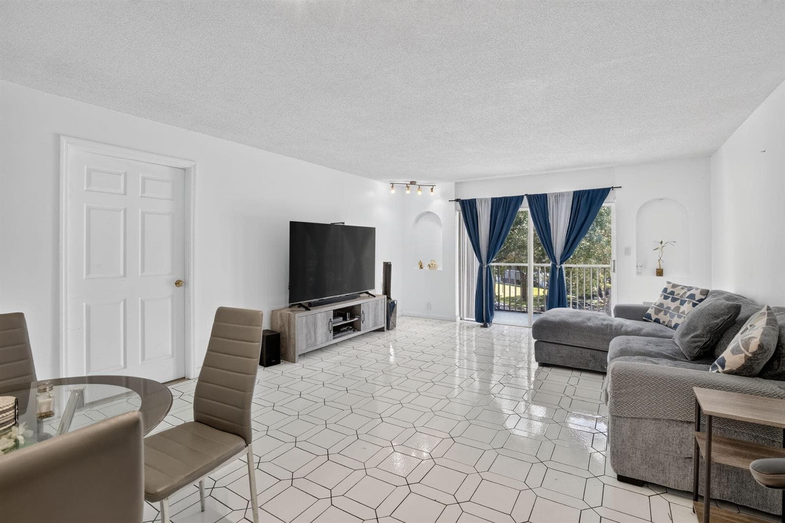 6001 N Falls Circle Drive # 306, Lauderhill, FL 33319 photo 5