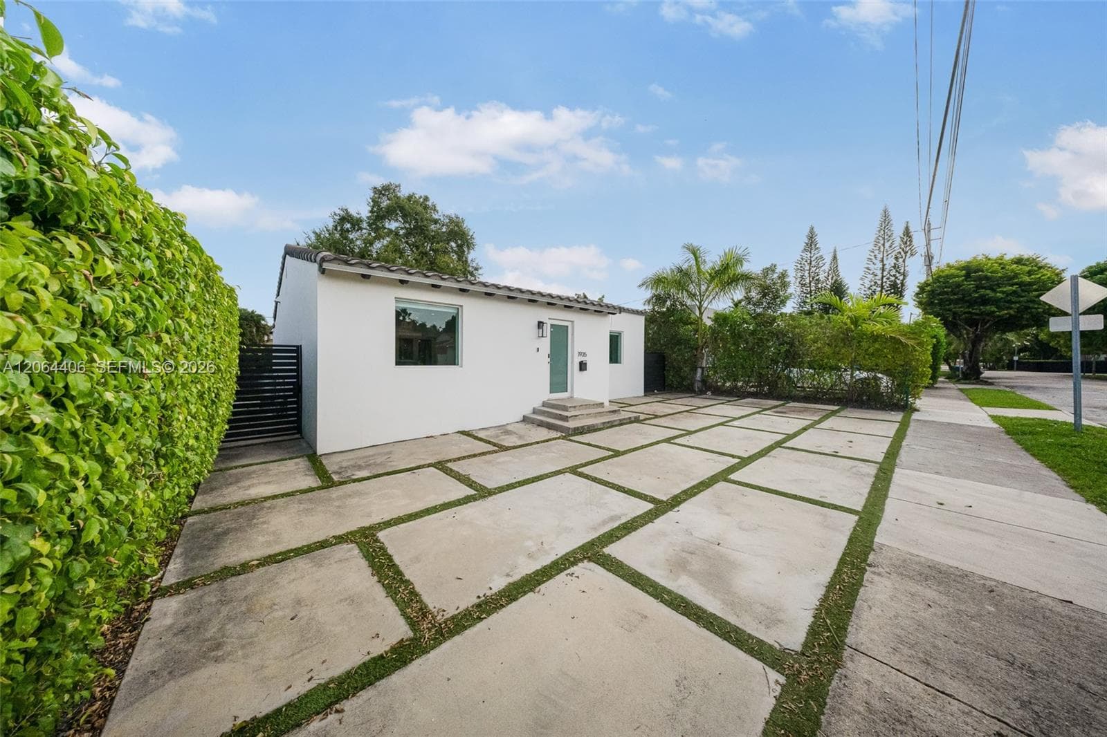 1935 SW 24th Ter, Miami, FL 33145 photo 3