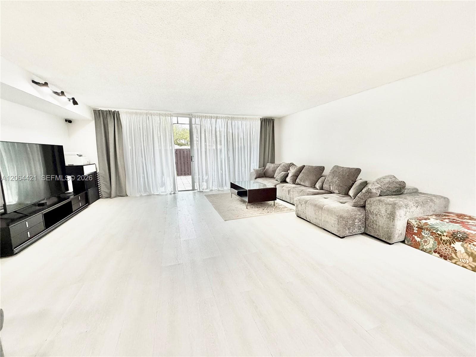 2203 NE 7th St # 14, Hallandale Beach, FL 33009 photo 2