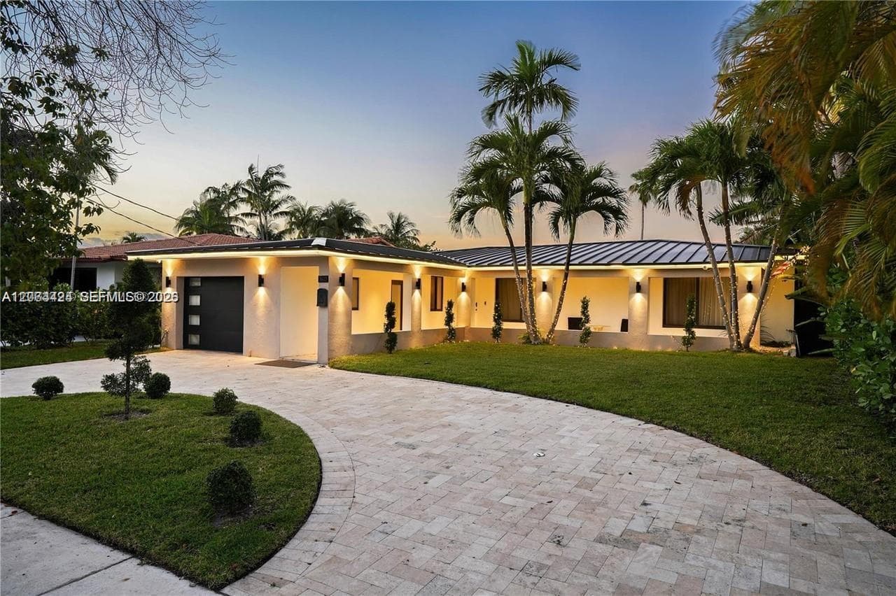 1625 Daytonia Rd, Miami Beach, FL 33141 photo 2