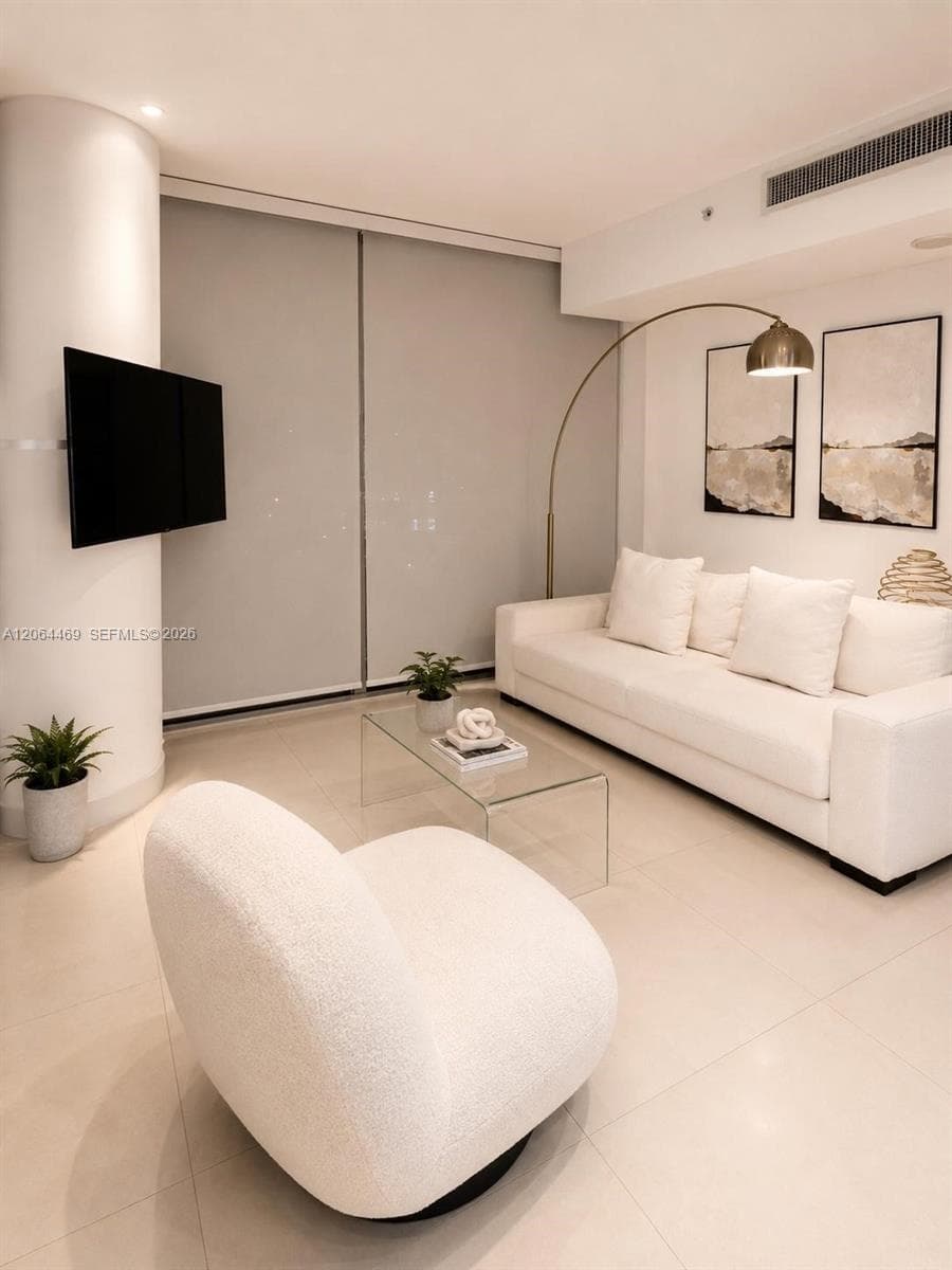 92 SW 3rd St # 1210, Miami, FL 33130 photo 5