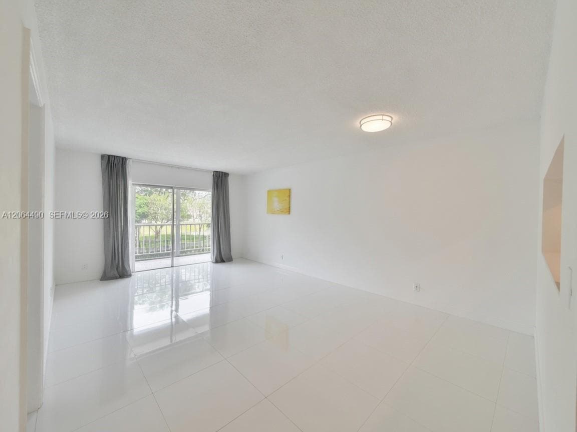 1201 Hillcrest Ct # 205, Hollywood, FL 33021 photo 3