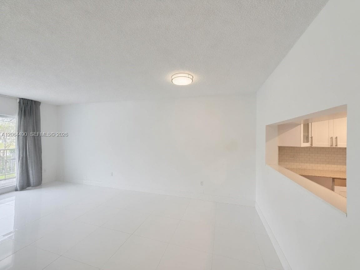 1201 Hillcrest Ct # 205, Hollywood, FL 33021 photo 5