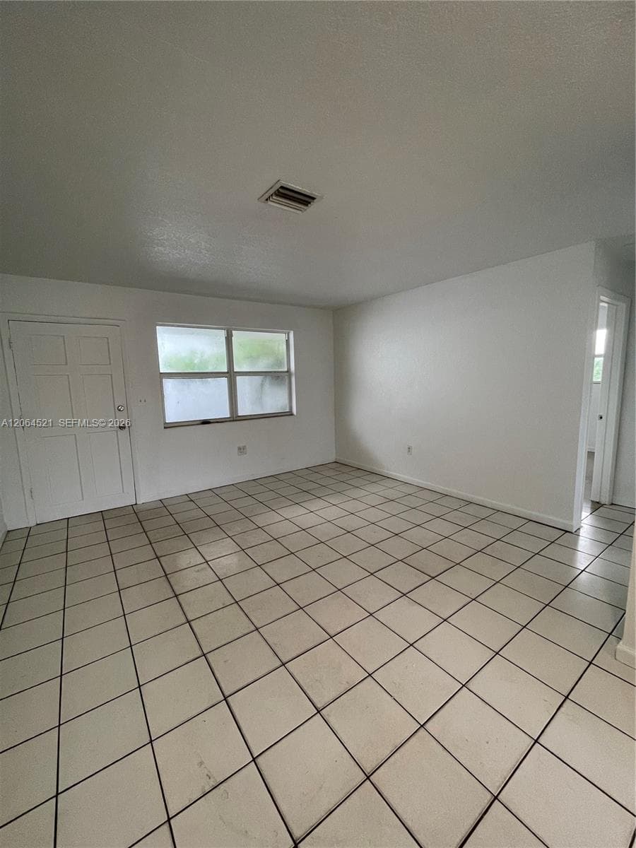 1243 NW 61st St # 3, Miami, FL 33142