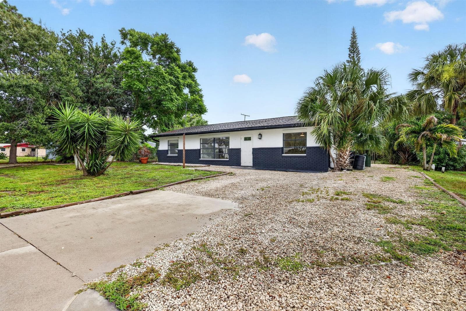 820 SE 13th Street, Stuart, FL 34994 photo 2