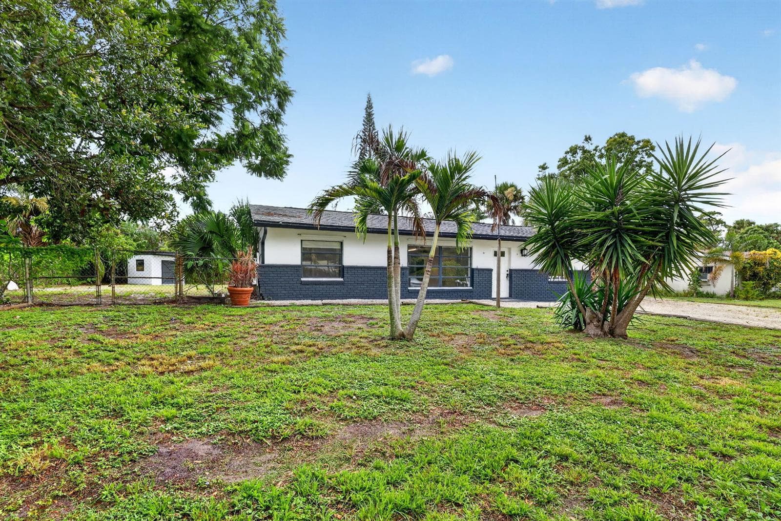 820 SE 13th Street, Stuart, FL 34994 photo 3
