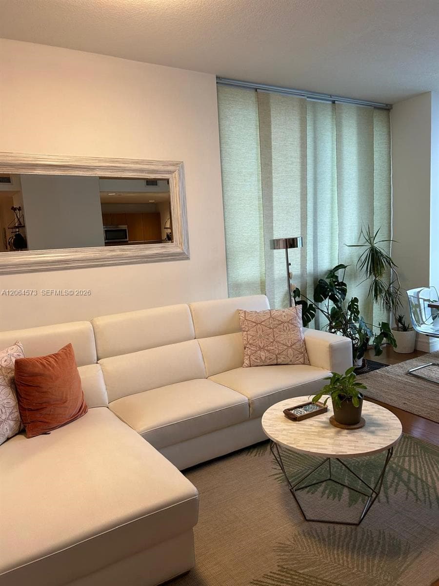 1060 Brickell Ave # 2717, Miami, FL 33131 photo 2