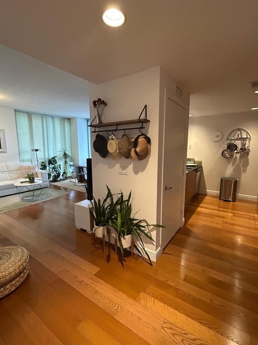 1060 Brickell Ave # 2717, Miami, FL 33131 photo 4