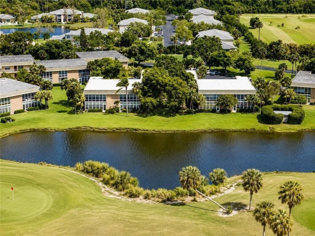 35 VISTA GARDENS Trail # 205, Vero Beach, FL 32962 photo 2