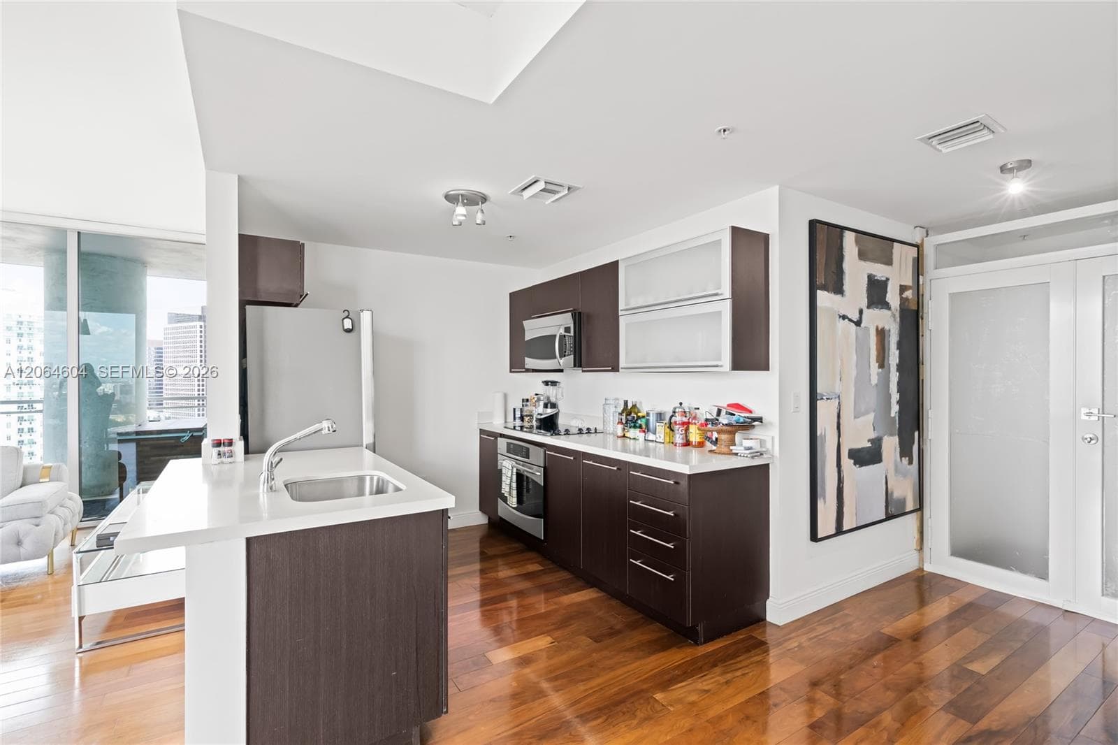 90 SW 3rd St # 3504, Miami, FL 33130 photo 3