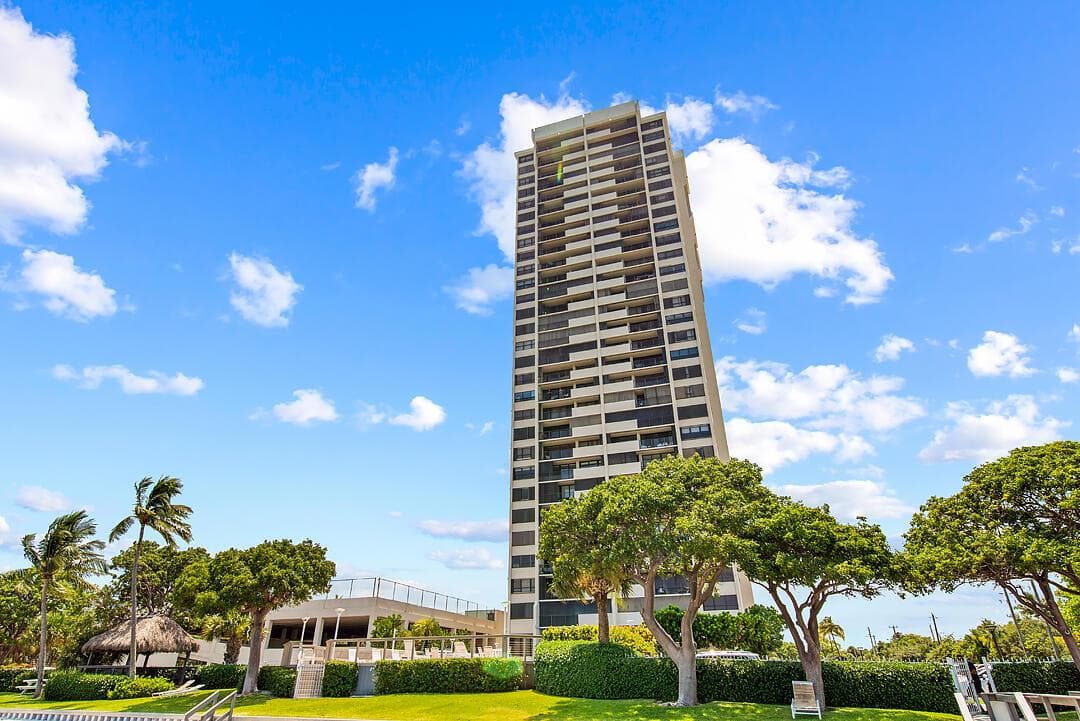 5600 N Flagler Drive # 2202, West Palm Beach, FL 33407 photo 2