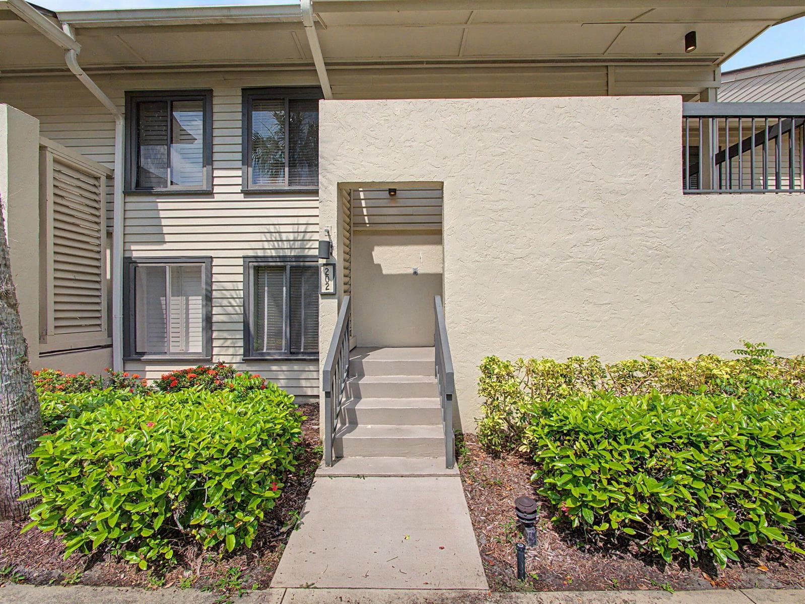 5132 SE CLUB Way # 202, Stuart, FL 34997 photo 2