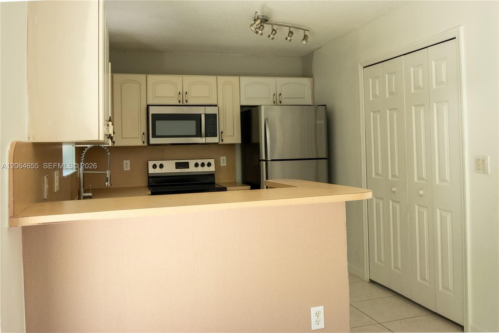 1240 SE 31st Ct # 106-32, Homestead, FL 33035 photo 2