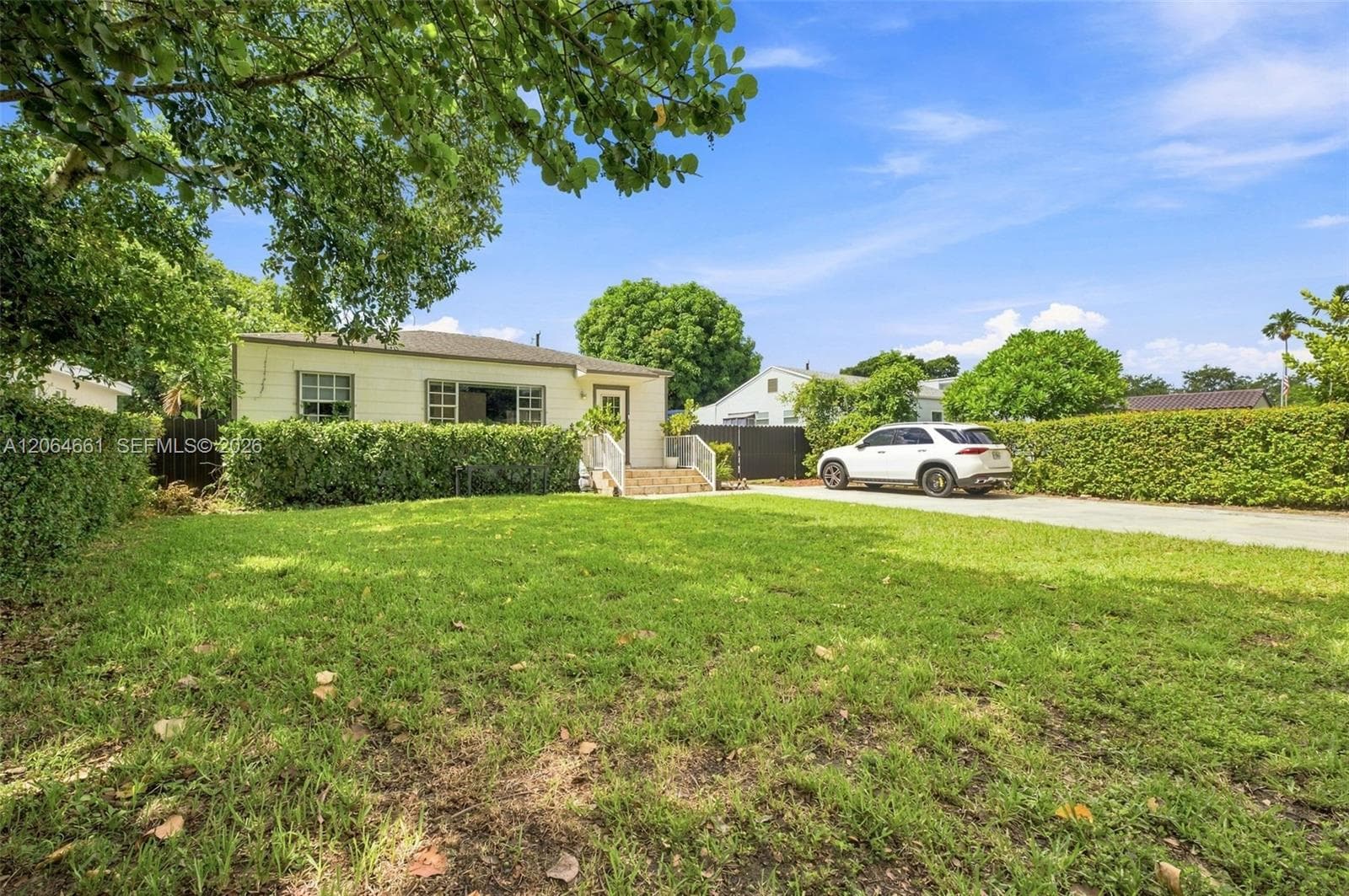 240 Carlisle Dr, Miami Springs, FL 33166 photo 2