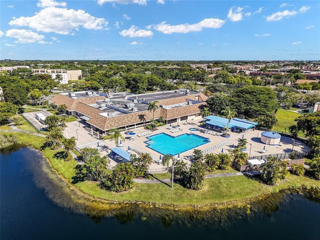 9881 SUNRISE LAKES Boulevard # 104, Sunrise, FL 33322