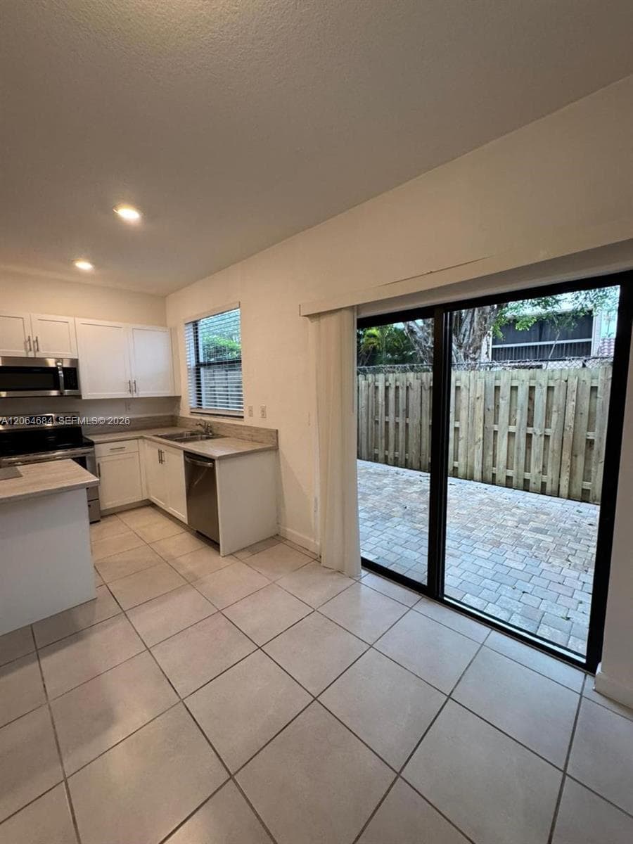 768 NE 206th Ter # 768, Miami, FL 33179 photo 2