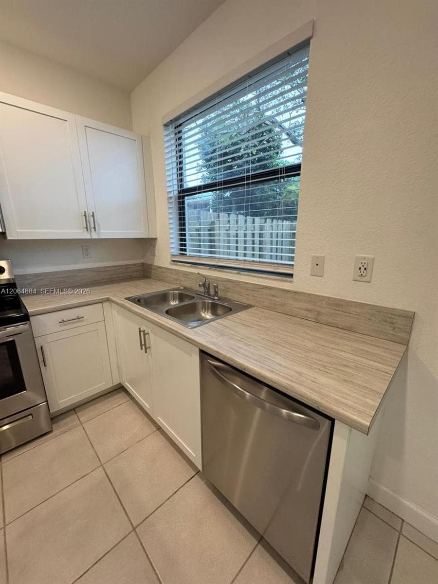 768 NE 206th Ter # 768, Miami, FL 33179 photo 4