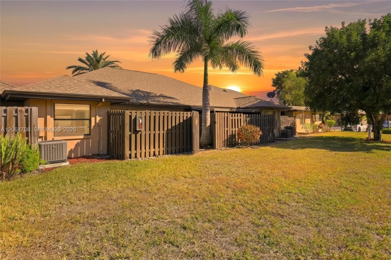 13144 Inglenook Ct, Fort Myers, FL 33919 photo 2