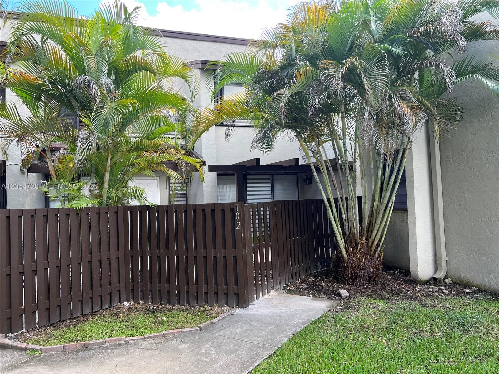 9990 NW 9th St Cir # 102, Miami, FL 33172 photo 4