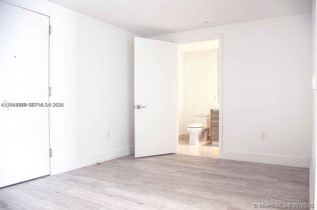 121 NE 34th St # 806, Miami, FL 33137 photo 5