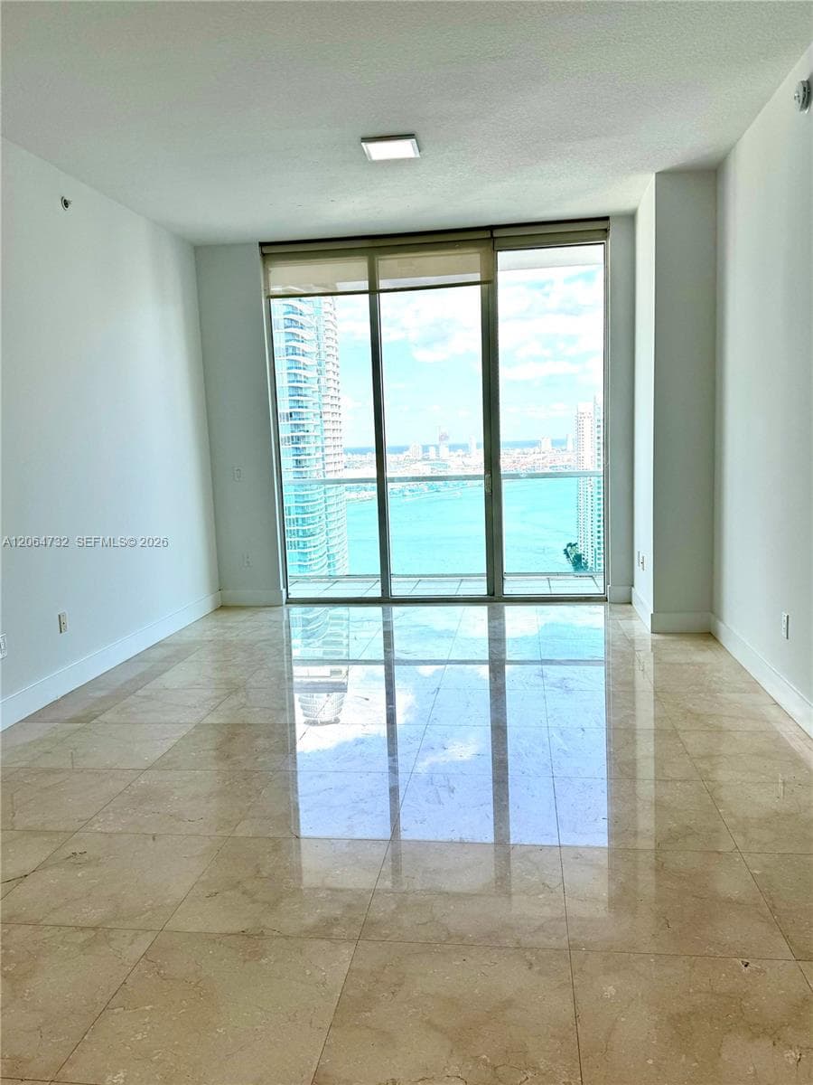 31 SE 5th St # 4214, Miami, FL 33131 photo 5