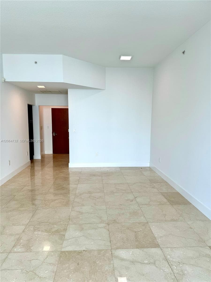 31 SE 5th St # 4214, Miami, FL 33131 photo 4