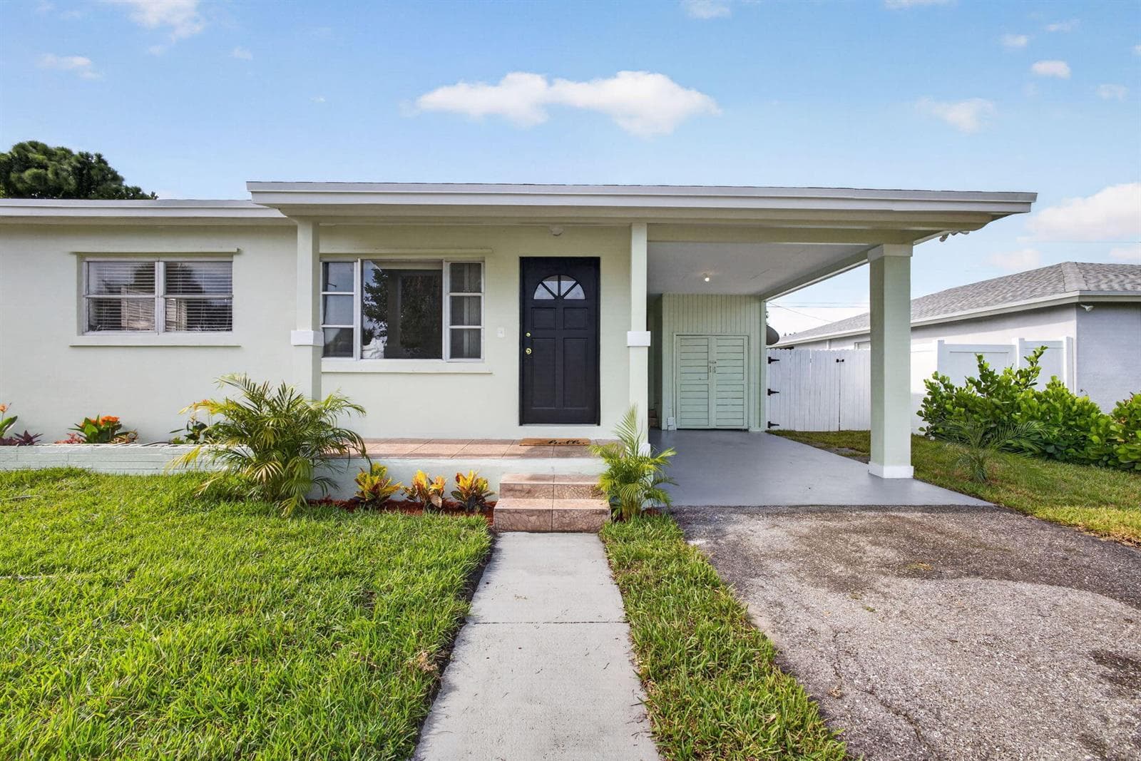 1547 W 10TH Street, Riviera Beach, FL 33404 photo 5