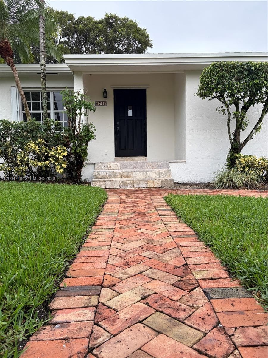6746 SW 32nd Ter, Miami, FL 33155 photo 2