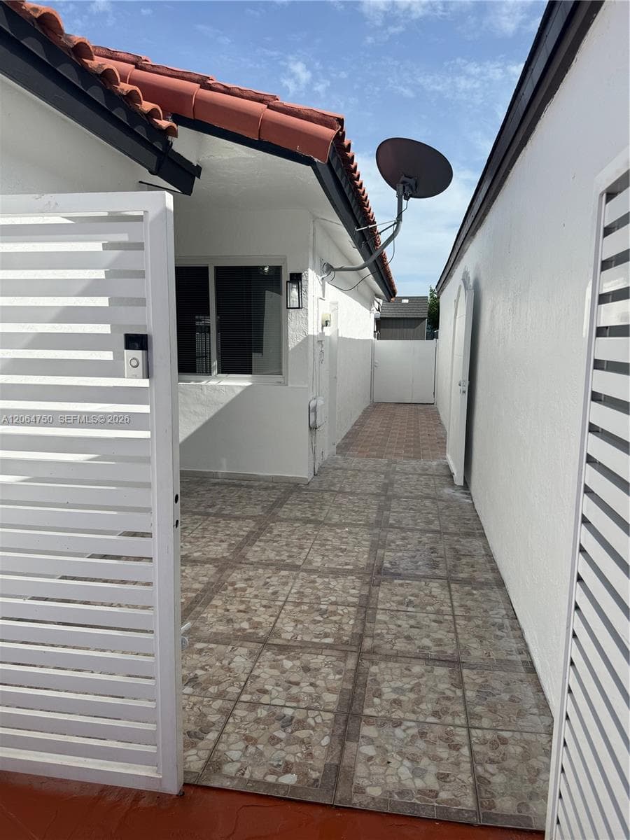 2854 W 75th Ter, Hialeah, FL 33018 photo 3