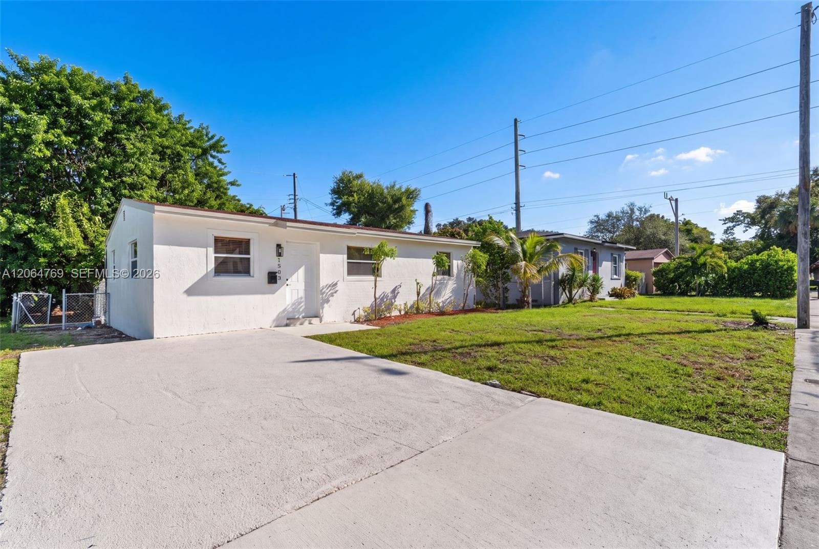1583 NE 152nd St, North Miami Beach, FL 33162 photo 4