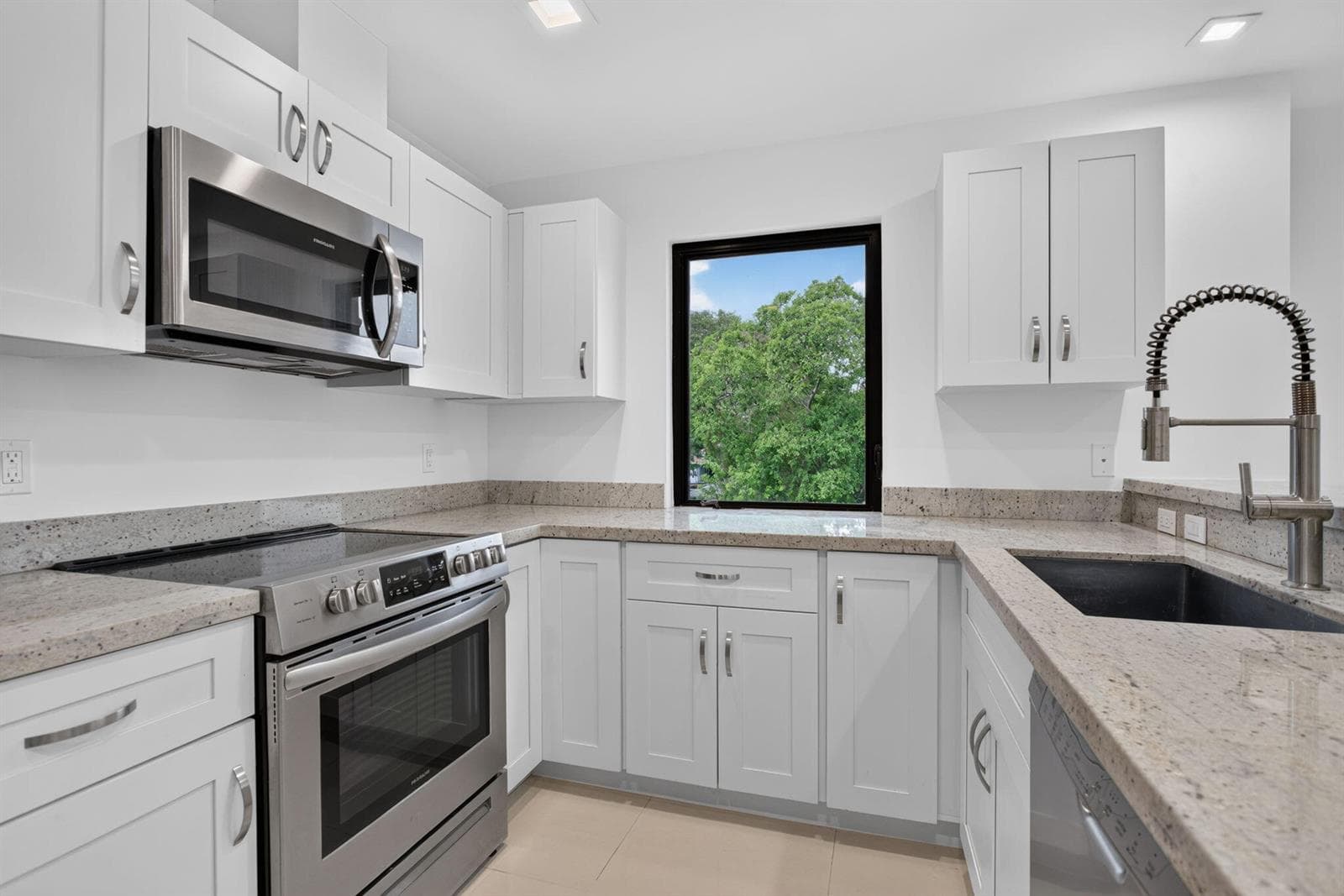 444 NW 41ST Street, Oakland Park, FL 33309 photo 2