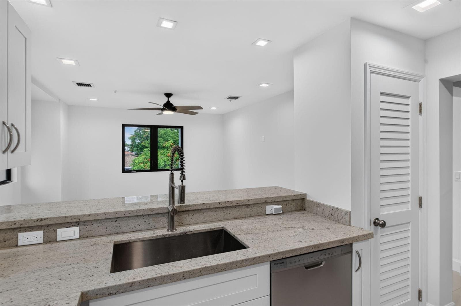 444 NW 41ST Street, Oakland Park, FL 33309 photo 4