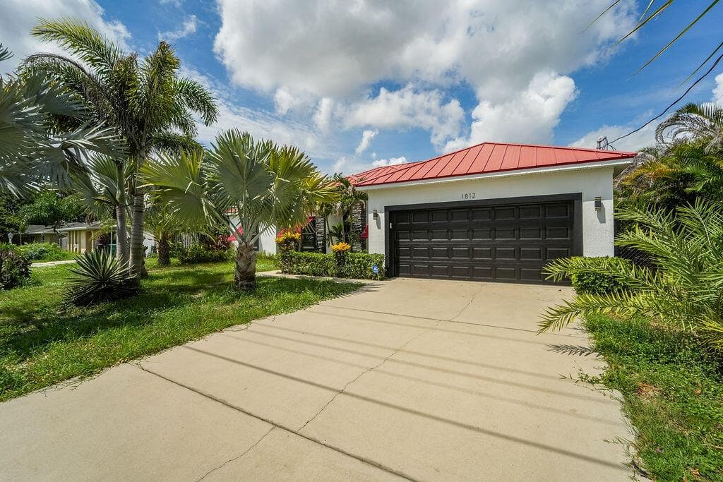 1812 SE FALLON Drive, Port St. Lucie, FL 34983 photo 3