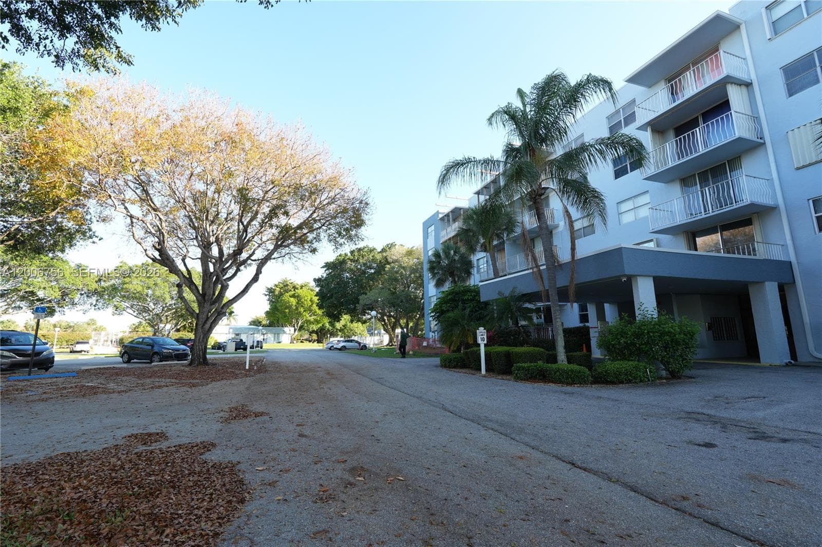 500 EXECUTIVE CENTER Drive # 2A, West Palm Beach, FL 33401 photo 2