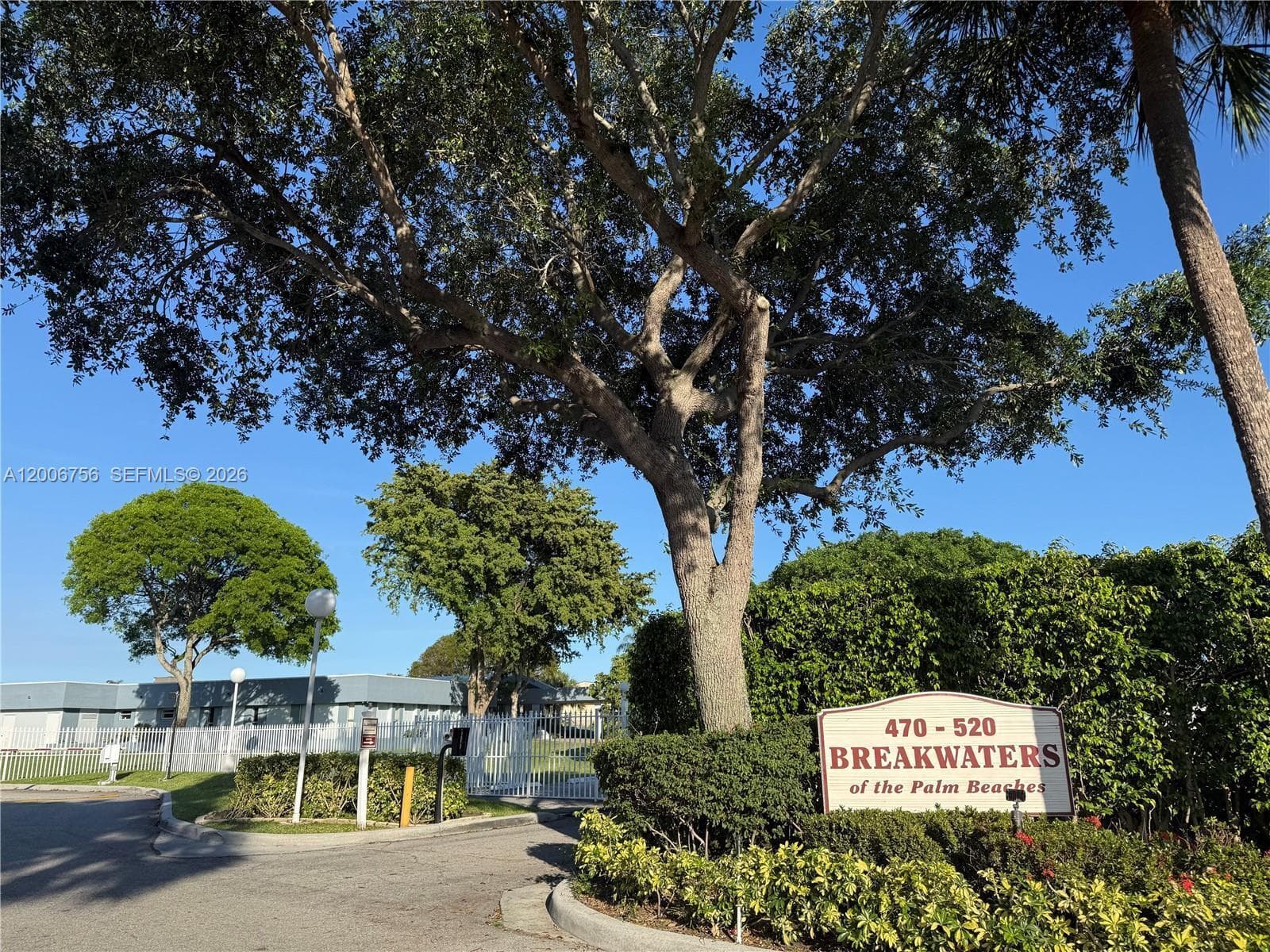 500 EXECUTIVE CENTER Drive # 2A, West Palm Beach, FL 33401