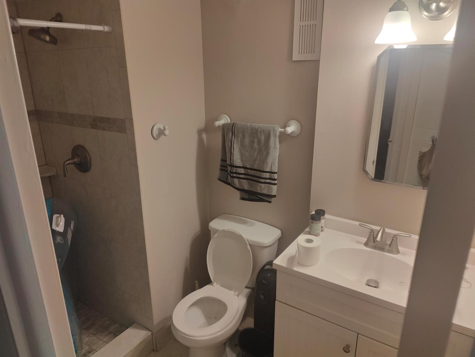 500 EXECUTIVE CENTER Drive # 2A, West Palm Beach, FL 33401 photo 4