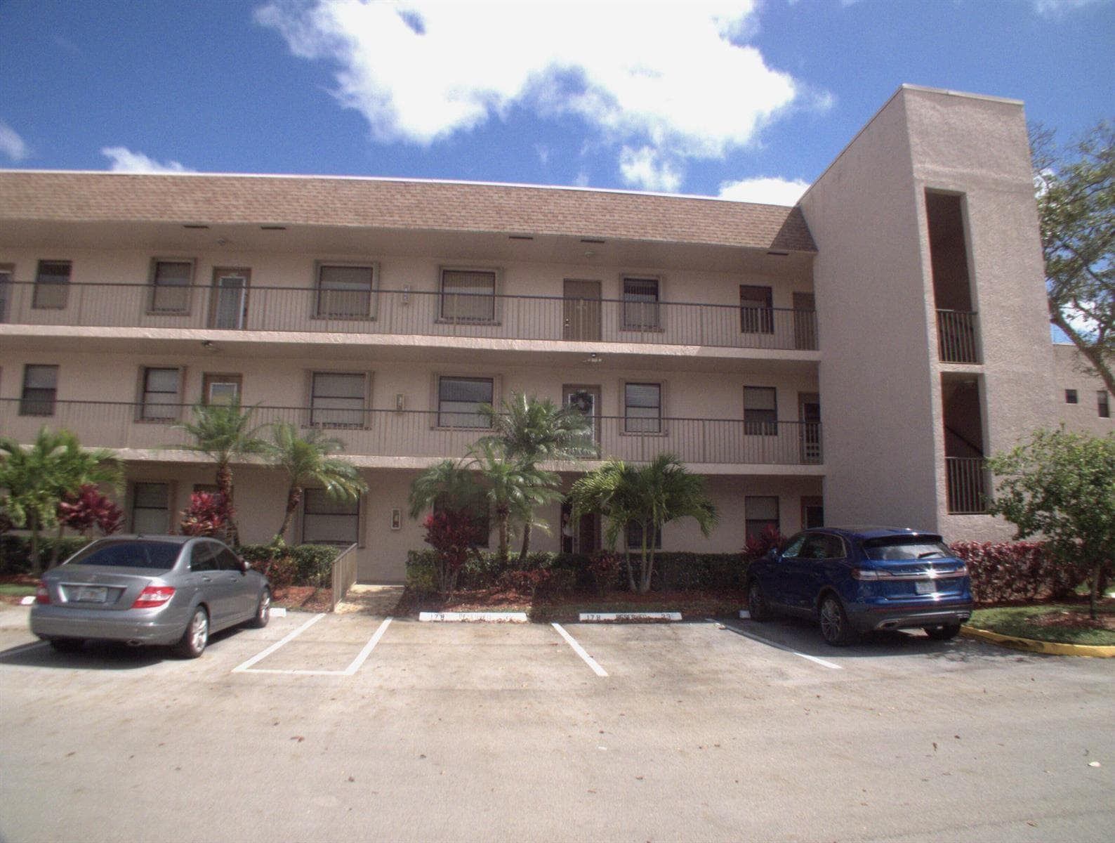 10332 SUNRISE LAKES Boulevard # 111, Sunrise, FL 33322 photo 2
