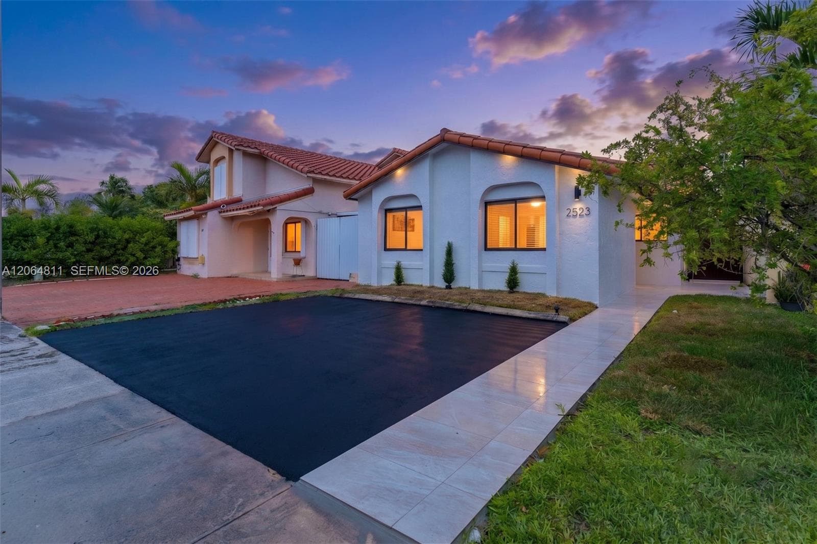 2523 W 65th St, Hialeah, FL 33016