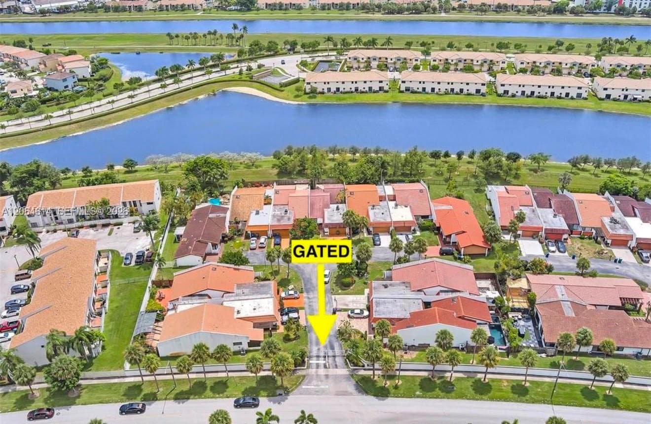 616 NE 195th St, Miami, FL 33179 photo 2